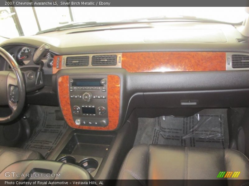 Silver Birch Metallic / Ebony 2007 Chevrolet Avalanche LS