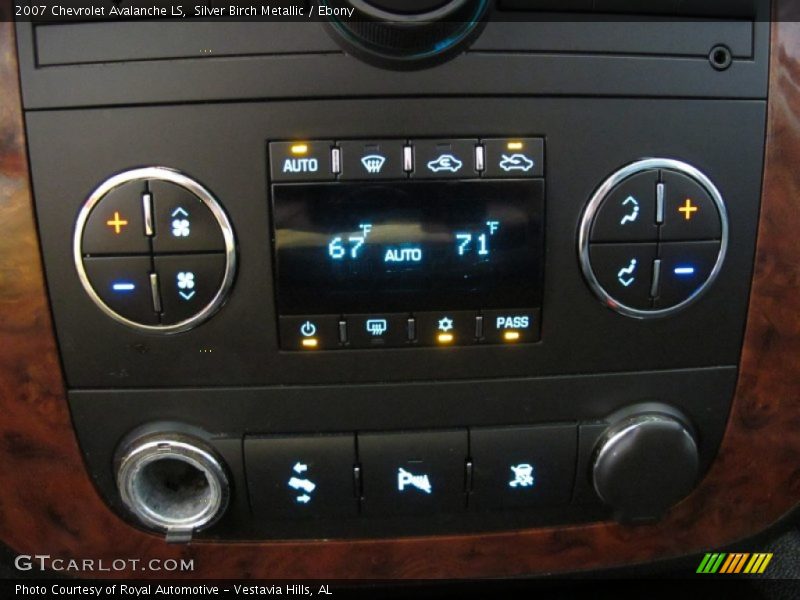 Silver Birch Metallic / Ebony 2007 Chevrolet Avalanche LS