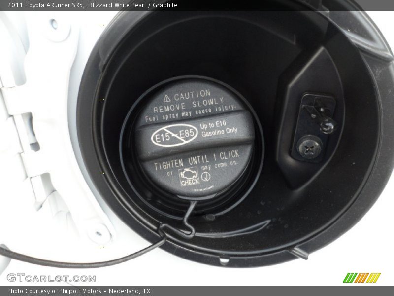 Blizzard White Pearl / Graphite 2011 Toyota 4Runner SR5