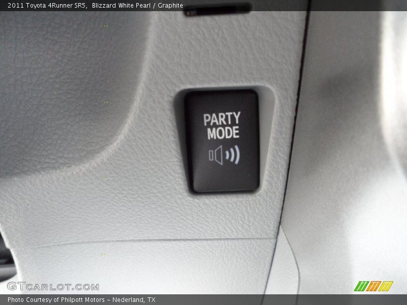 Blizzard White Pearl / Graphite 2011 Toyota 4Runner SR5