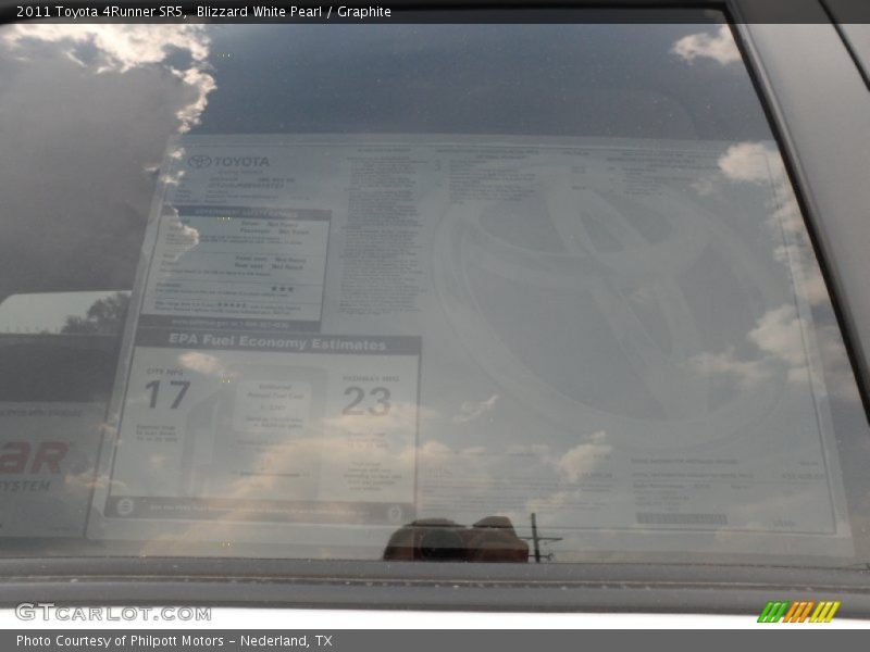 Blizzard White Pearl / Graphite 2011 Toyota 4Runner SR5