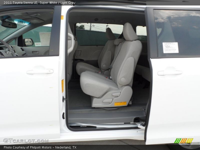 Super White / Light Gray 2011 Toyota Sienna LE