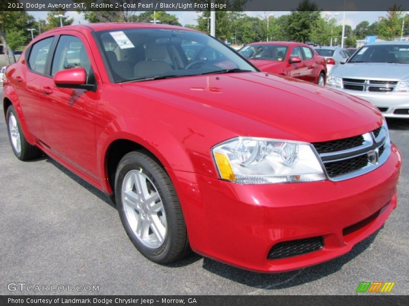 Front 3/4 View of 2012 Avenger SXT