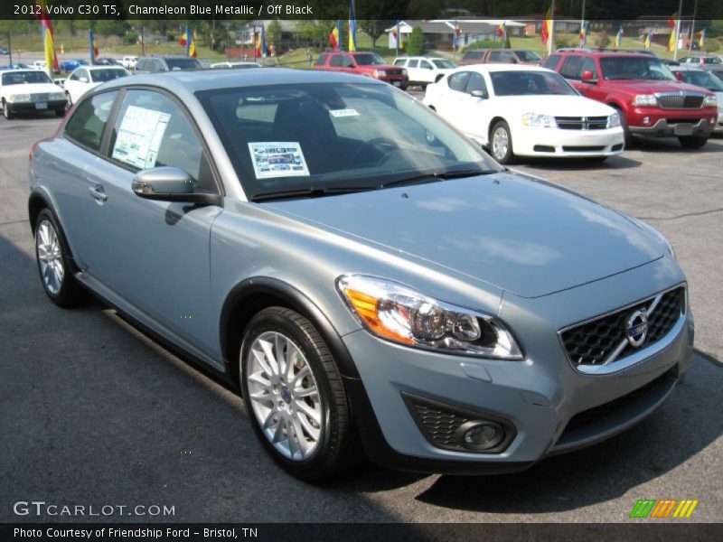 Front 3/4 View of 2012 C30 T5