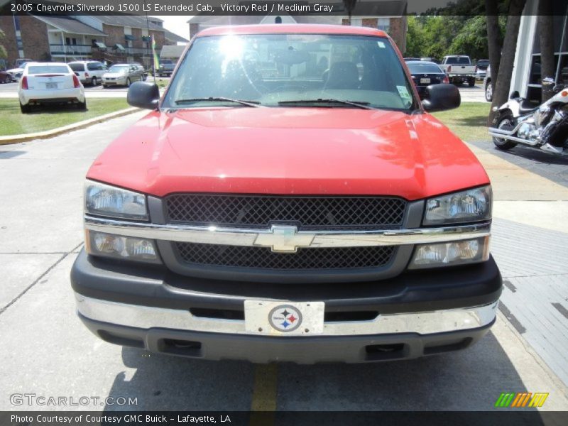 Victory Red / Medium Gray 2005 Chevrolet Silverado 1500 LS Extended Cab