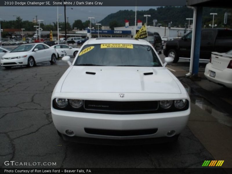 Stone White / Dark Slate Gray 2010 Dodge Challenger SE