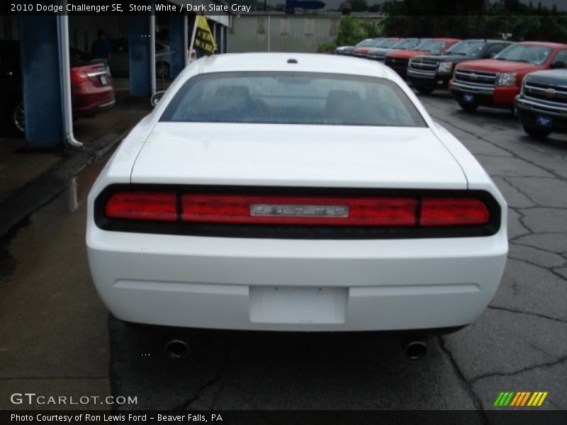 Stone White / Dark Slate Gray 2010 Dodge Challenger SE