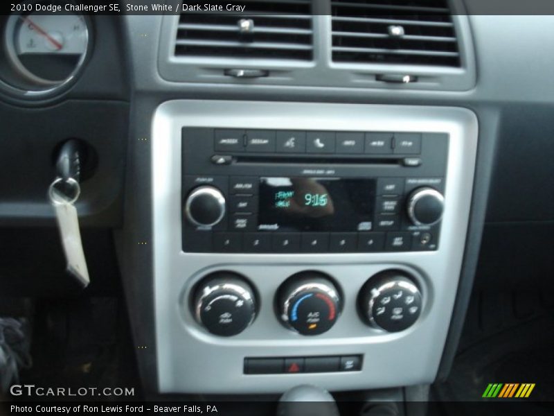 Stone White / Dark Slate Gray 2010 Dodge Challenger SE