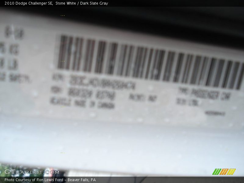 Stone White / Dark Slate Gray 2010 Dodge Challenger SE