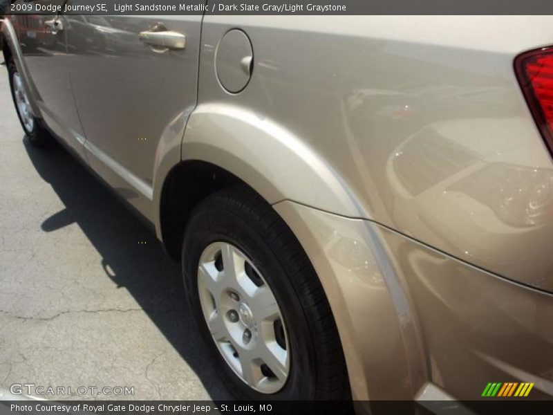 Light Sandstone Metallic / Dark Slate Gray/Light Graystone 2009 Dodge Journey SE