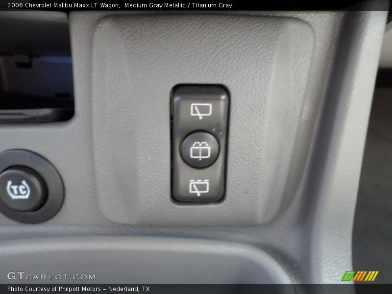 Controls of 2006 Malibu Maxx LT Wagon