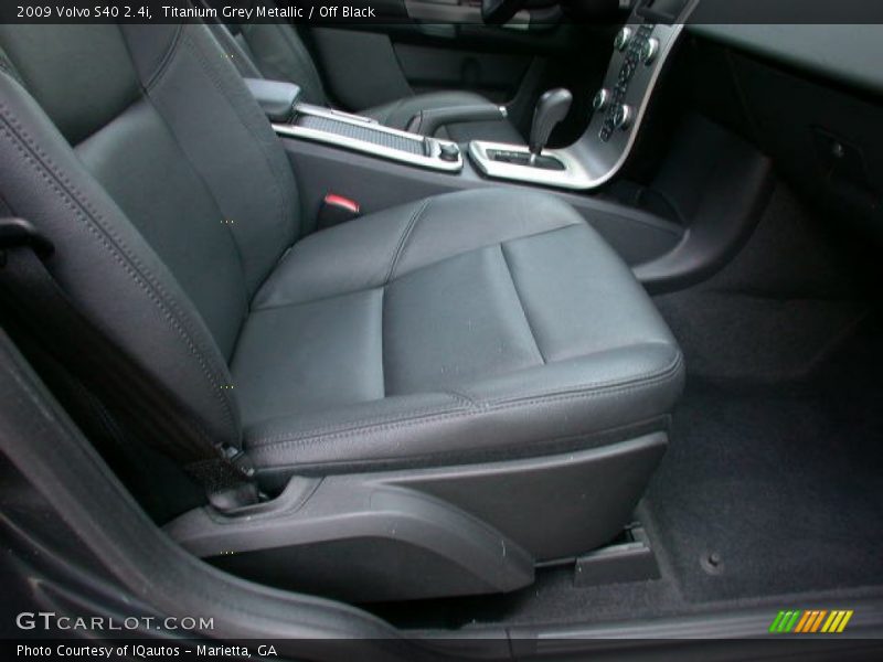 Titanium Grey Metallic / Off Black 2009 Volvo S40 2.4i