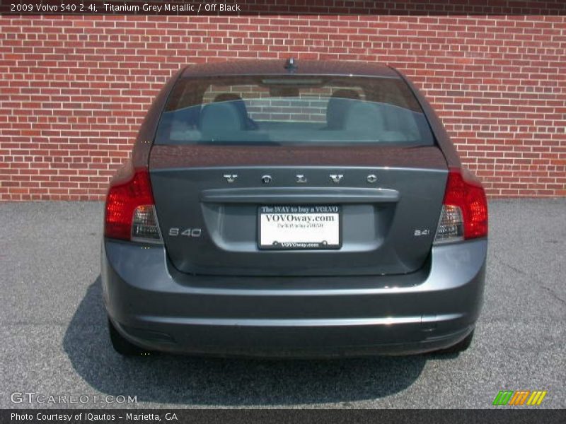 Titanium Grey Metallic / Off Black 2009 Volvo S40 2.4i