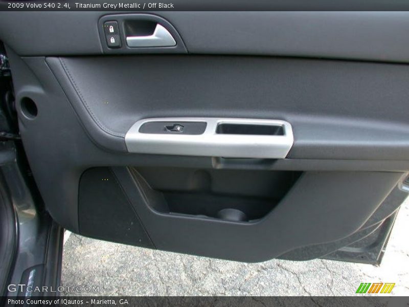 Titanium Grey Metallic / Off Black 2009 Volvo S40 2.4i