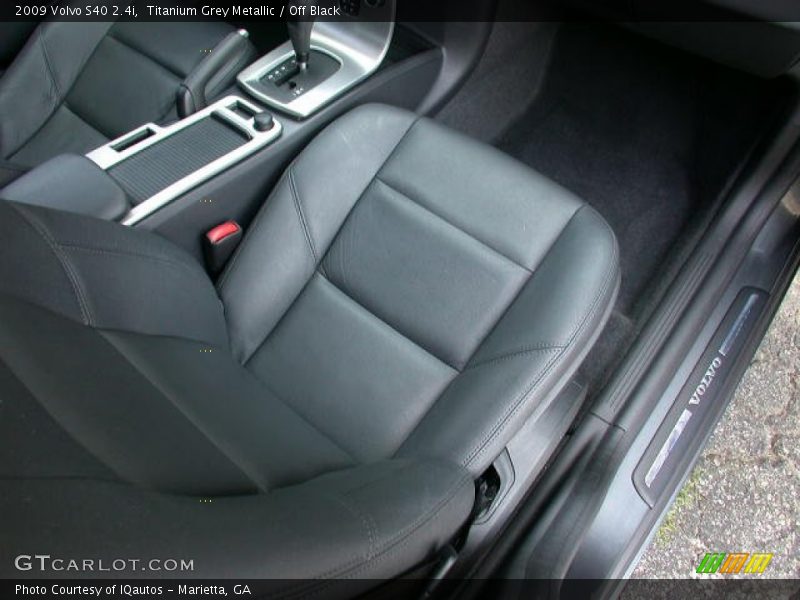 Titanium Grey Metallic / Off Black 2009 Volvo S40 2.4i