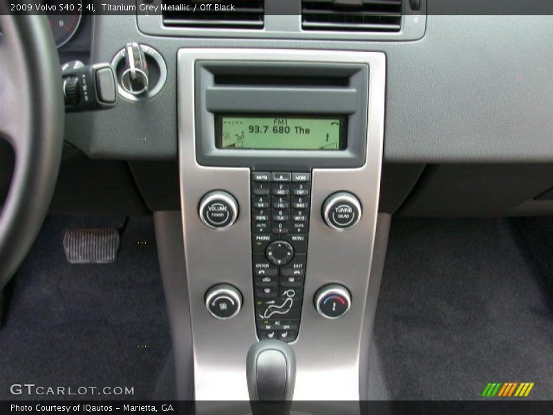 Titanium Grey Metallic / Off Black 2009 Volvo S40 2.4i