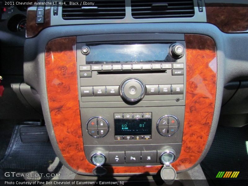 Black / Ebony 2011 Chevrolet Avalanche LT 4x4