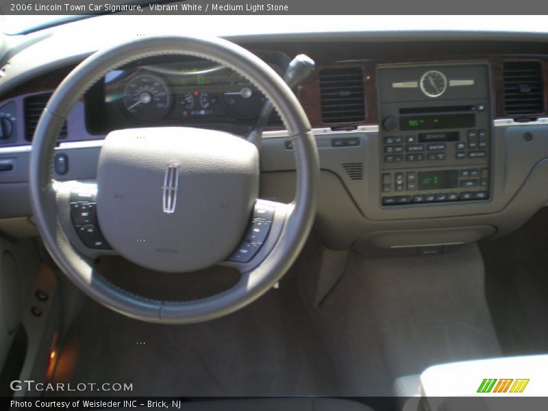 Vibrant White / Medium Light Stone 2006 Lincoln Town Car Signature