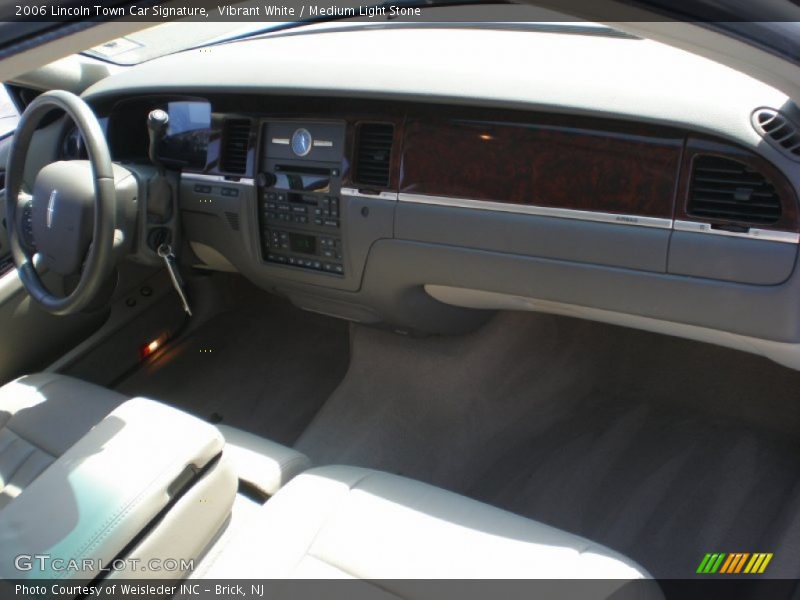 Vibrant White / Medium Light Stone 2006 Lincoln Town Car Signature
