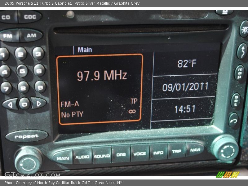 Audio System of 2005 911 Turbo S Cabriolet