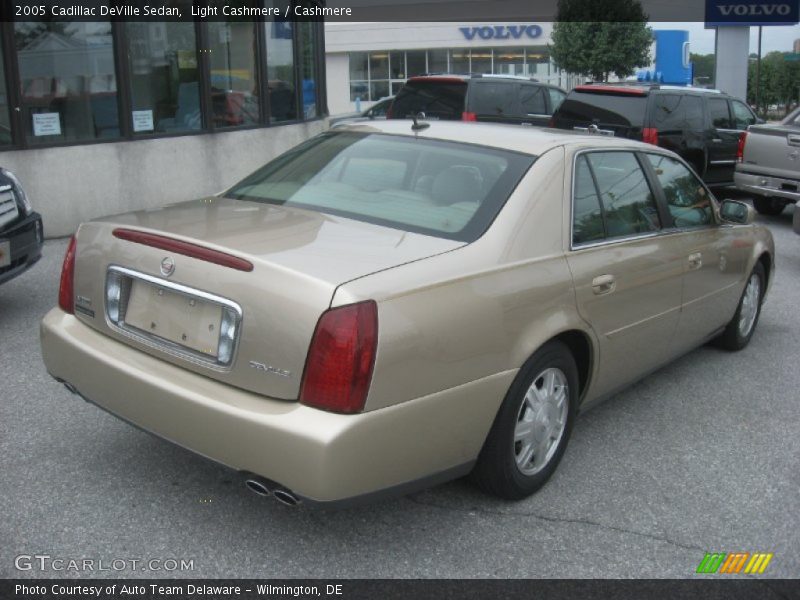 Light Cashmere / Cashmere 2005 Cadillac DeVille Sedan