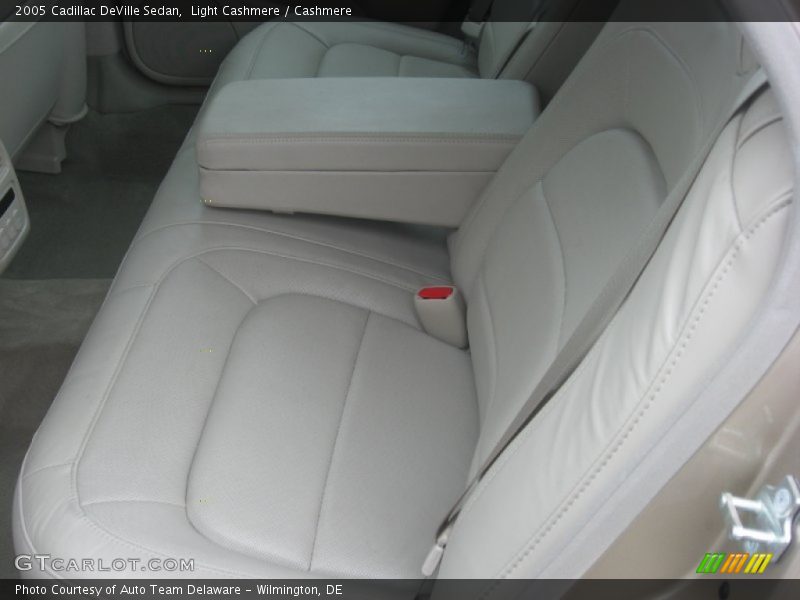 Light Cashmere / Cashmere 2005 Cadillac DeVille Sedan