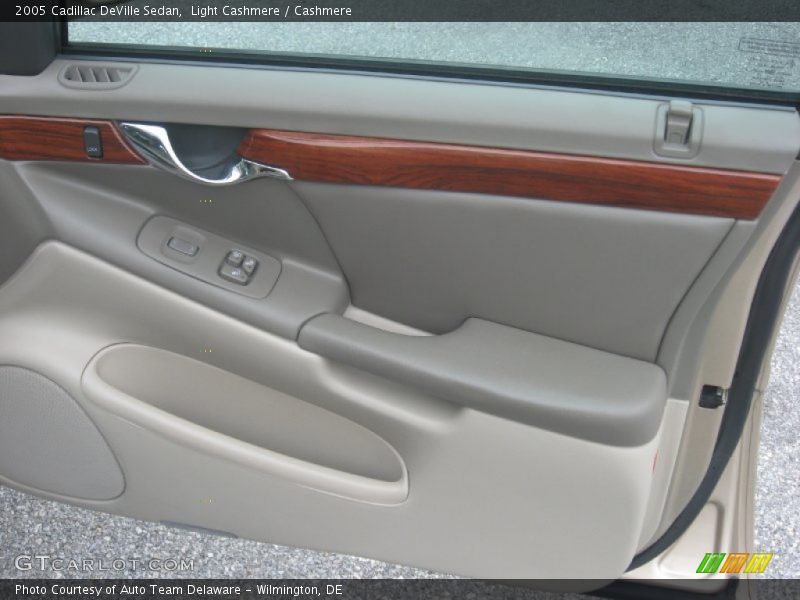 Light Cashmere / Cashmere 2005 Cadillac DeVille Sedan