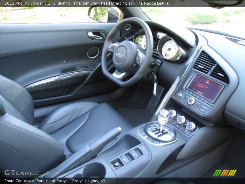 Dashboard of 2011 R8 Spyder 5.2 FSI quattro