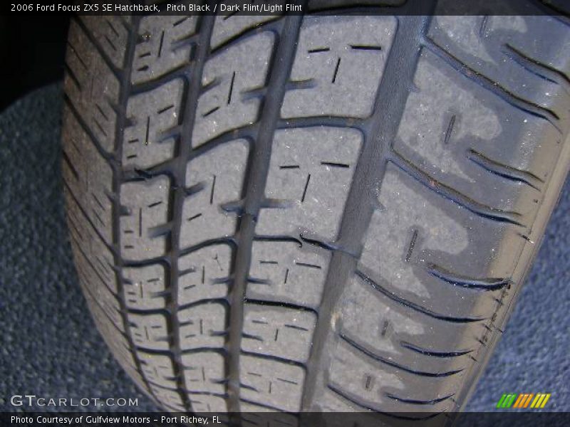 Pitch Black / Dark Flint/Light Flint 2006 Ford Focus ZX5 SE Hatchback