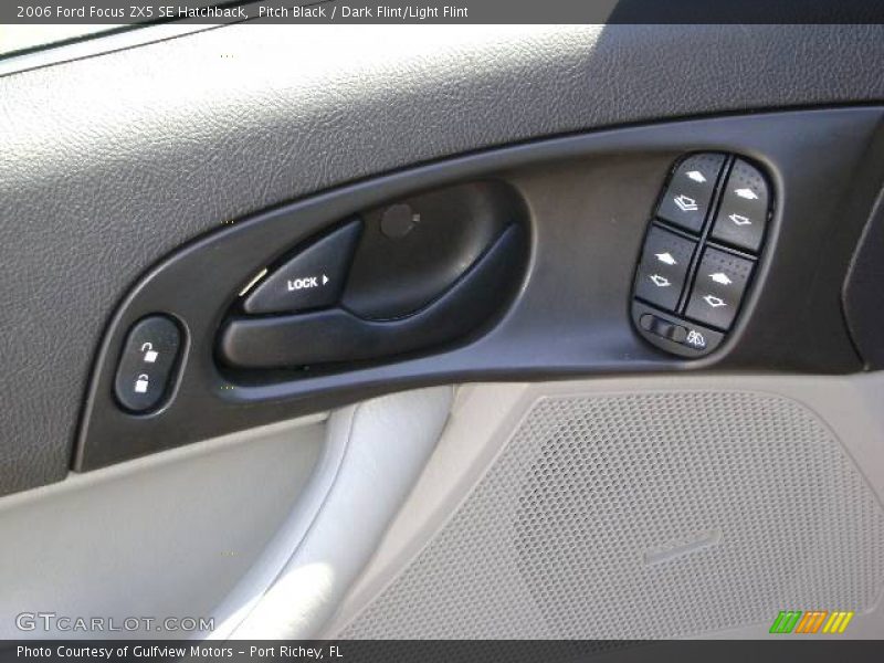 Pitch Black / Dark Flint/Light Flint 2006 Ford Focus ZX5 SE Hatchback