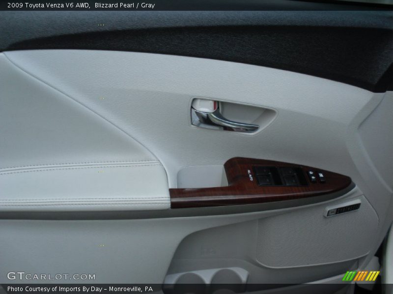 Blizzard Pearl / Gray 2009 Toyota Venza V6 AWD