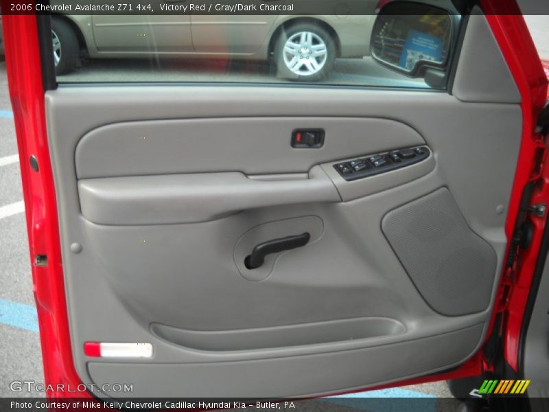 Victory Red / Gray/Dark Charcoal 2006 Chevrolet Avalanche Z71 4x4