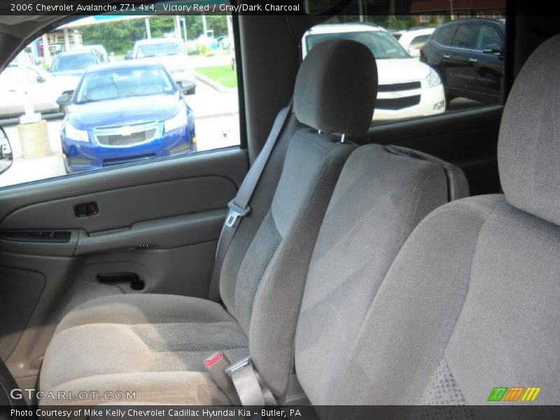 Victory Red / Gray/Dark Charcoal 2006 Chevrolet Avalanche Z71 4x4