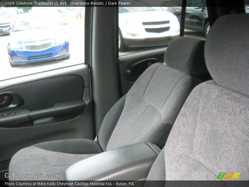 Silverstone Metallic / Dark Pewter 2004 Chevrolet TrailBlazer LS 4x4