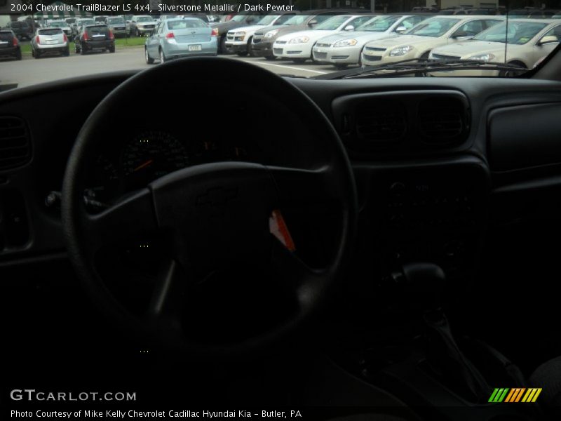 Silverstone Metallic / Dark Pewter 2004 Chevrolet TrailBlazer LS 4x4