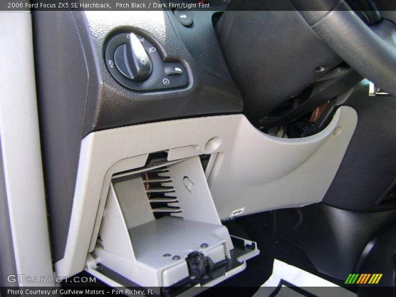 Pitch Black / Dark Flint/Light Flint 2006 Ford Focus ZX5 SE Hatchback