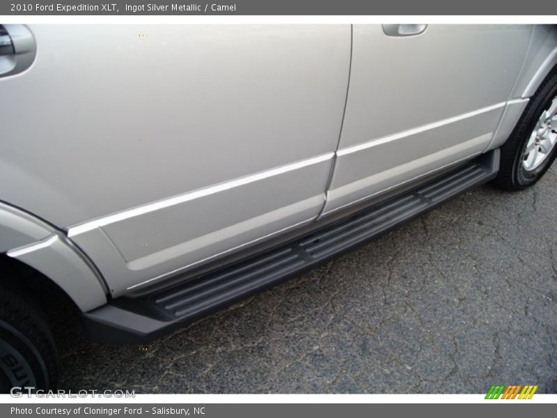 Ingot Silver Metallic / Camel 2010 Ford Expedition XLT