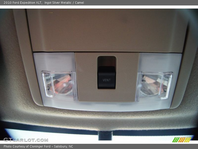Ingot Silver Metallic / Camel 2010 Ford Expedition XLT