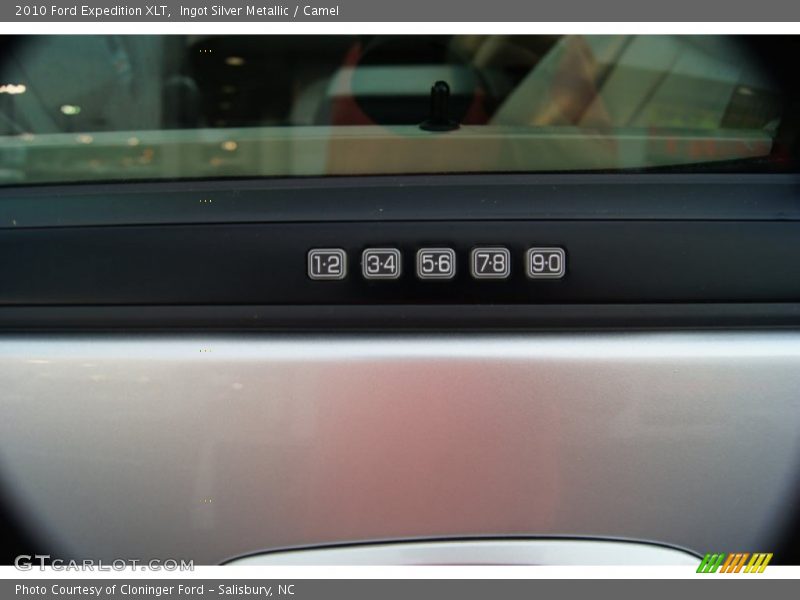 Ingot Silver Metallic / Camel 2010 Ford Expedition XLT