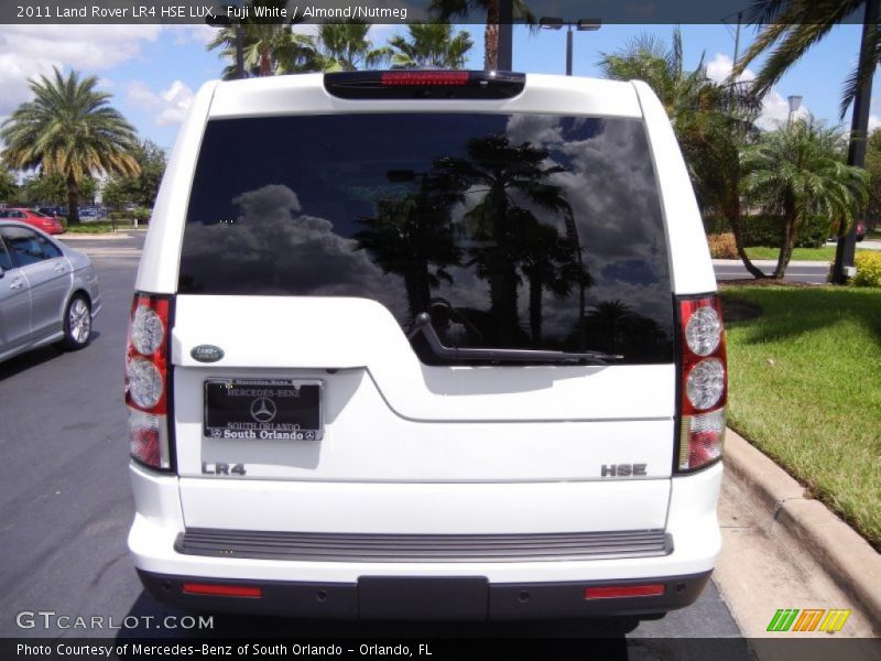 Fuji White / Almond/Nutmeg 2011 Land Rover LR4 HSE LUX