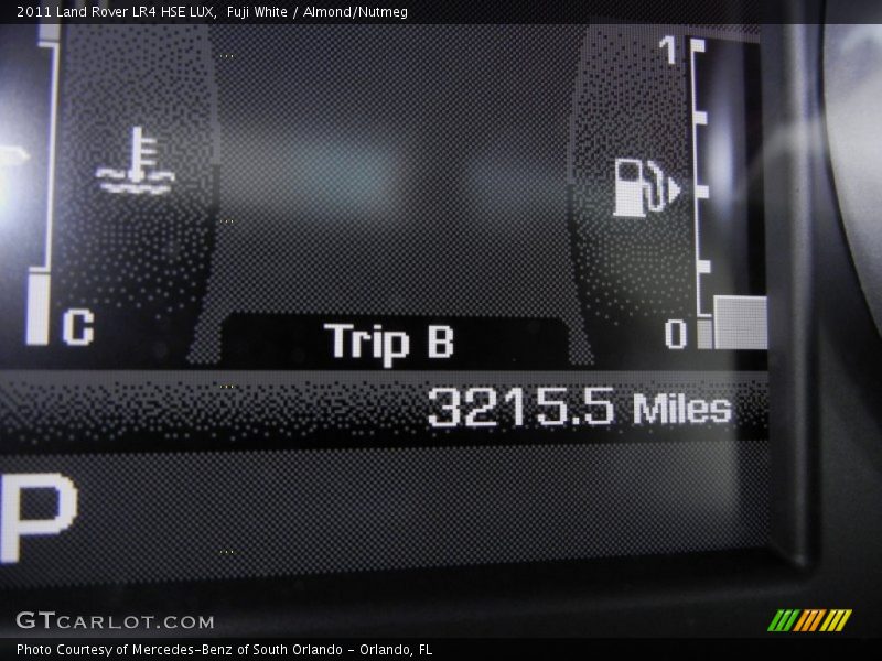 Fuji White / Almond/Nutmeg 2011 Land Rover LR4 HSE LUX