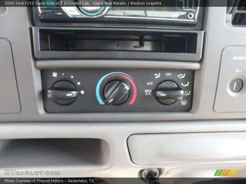 Controls of 2000 F250 Super Duty XLT Extended Cab