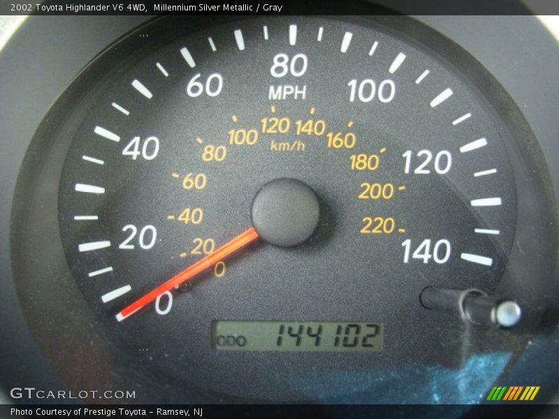 Millennium Silver Metallic / Gray 2002 Toyota Highlander V6 4WD