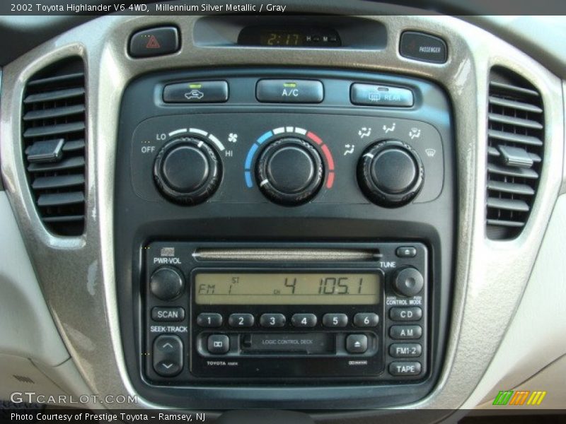 Millennium Silver Metallic / Gray 2002 Toyota Highlander V6 4WD