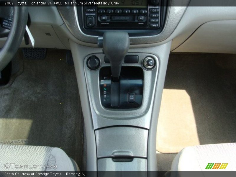 Millennium Silver Metallic / Gray 2002 Toyota Highlander V6 4WD