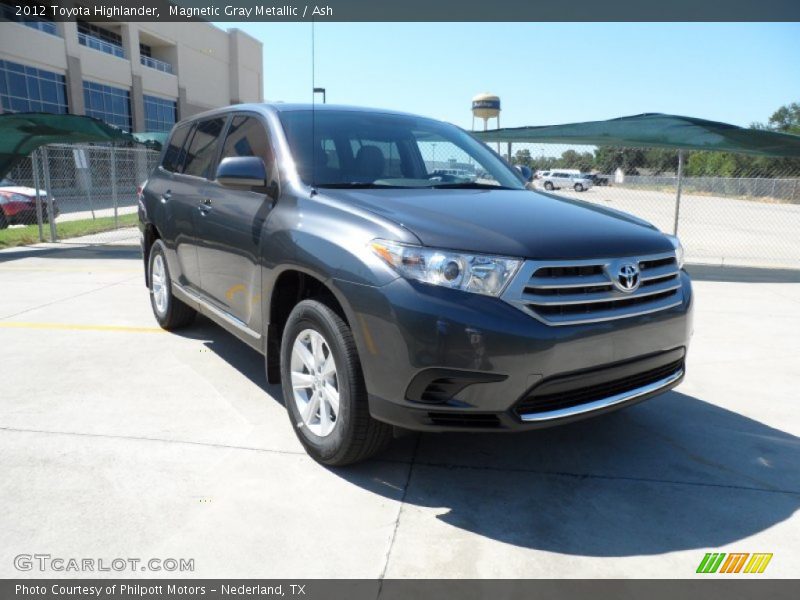 Front 3/4 View of 2012 Highlander 