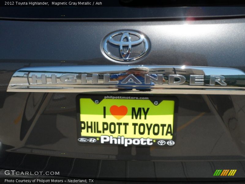 Magnetic Gray Metallic / Ash 2012 Toyota Highlander