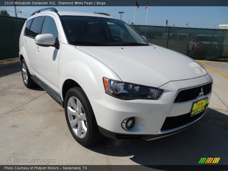 Diamond White Pearl / Beige 2010 Mitsubishi Outlander XLS