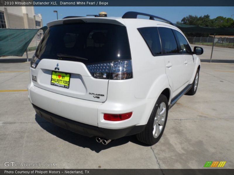 Diamond White Pearl / Beige 2010 Mitsubishi Outlander XLS