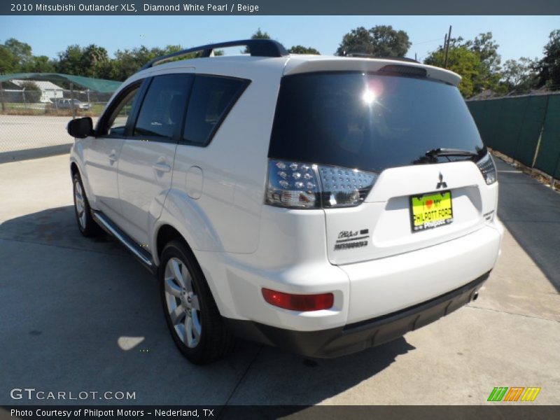 Diamond White Pearl / Beige 2010 Mitsubishi Outlander XLS